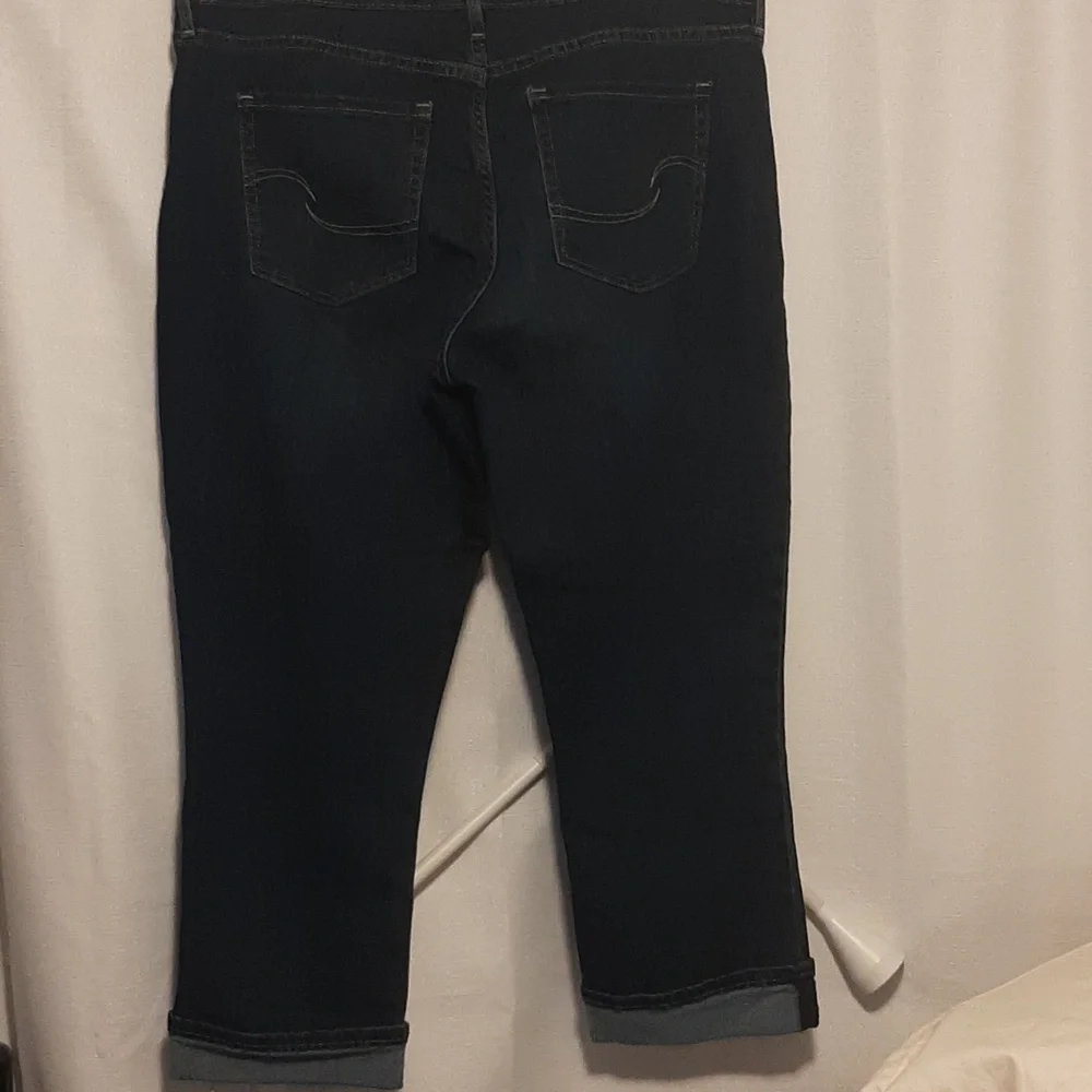 Levi Mid Rise Capri jeans size 12 - Picture 2 of 6